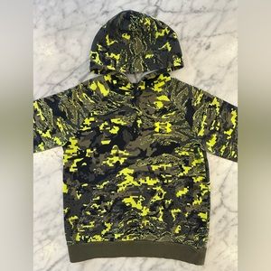 UNDERARMOUR Camouflage Fluorescent Hoodie - YOUTH LARGE